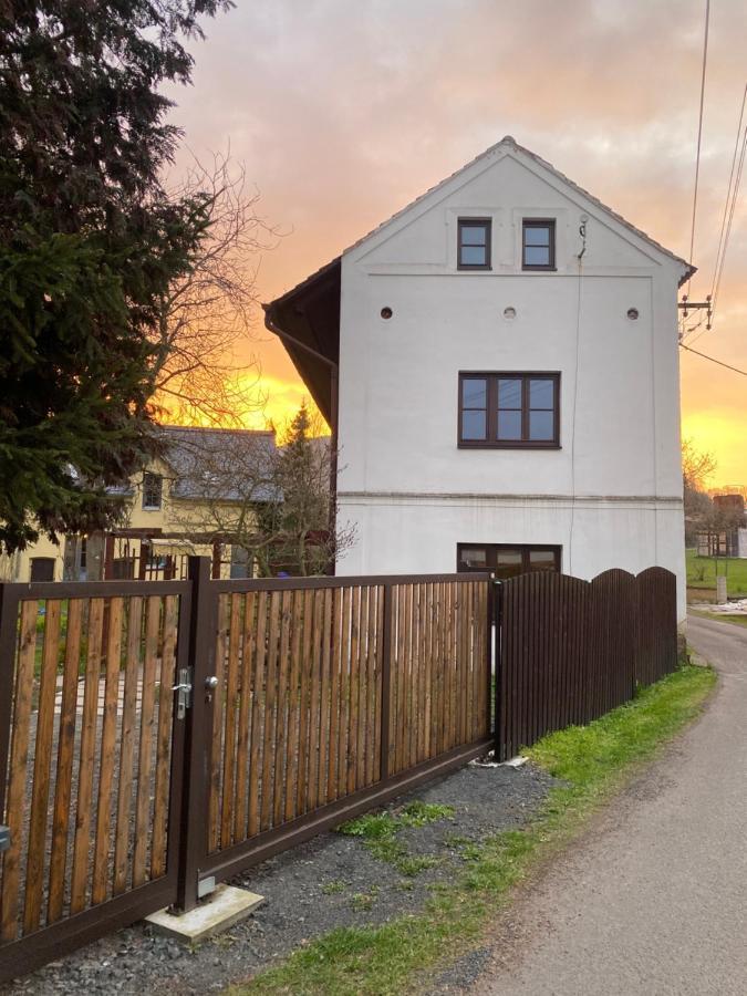 Pokoje V Chalupe Pod Milesovkou Appartement Velemin Buitenkant foto